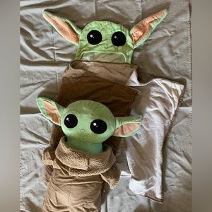 Baby Yoda-bath towel and stuffed animal Star Wars baby shower